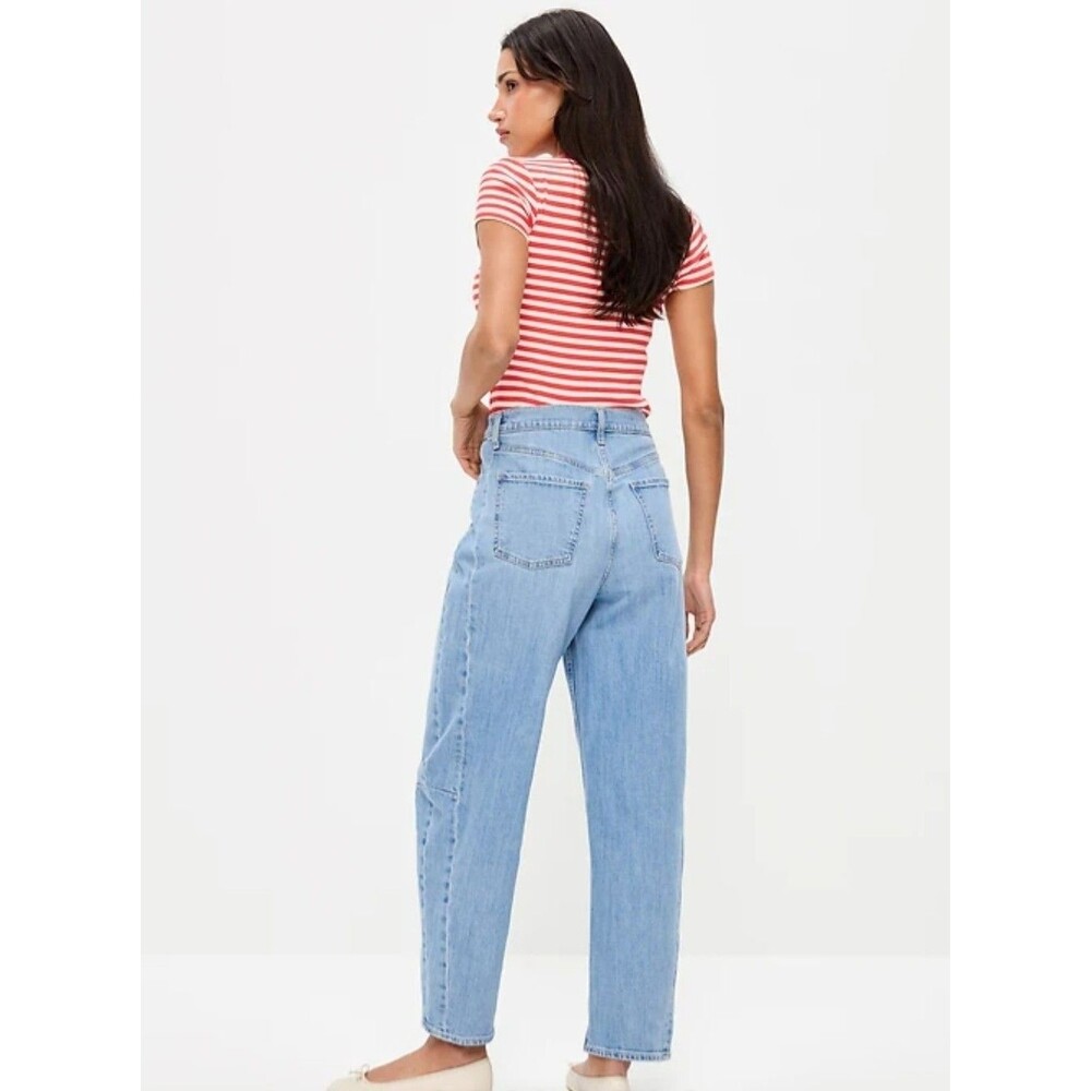 NEW Old Navy Women's High Rise Barrel Leg Denim Jeans Light Wash sz 6 90s Cotton - Picture 2 of 10